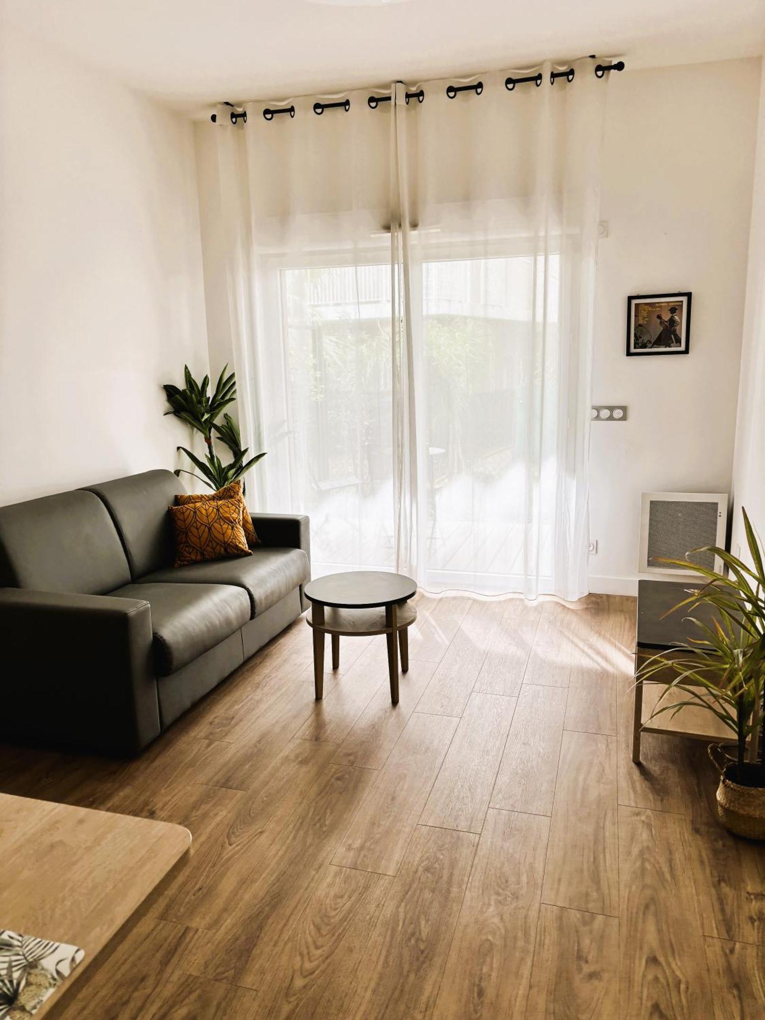 De La Bocca Apartment *